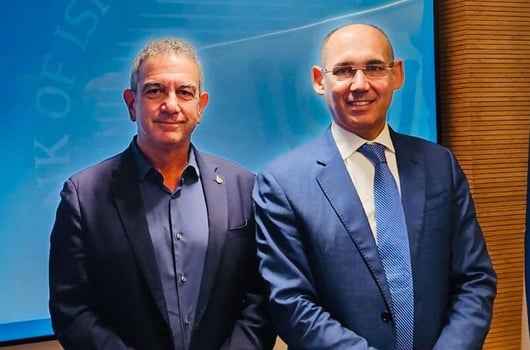 נגיד בנק ישראל, פרופ׳ אמיר ירון ונשיא התאחדות התעשיינים ויו״ר נשיאות המעסיקים והעסקים, ד״ר רון תומר, צילום: דוברות בנק ישראל